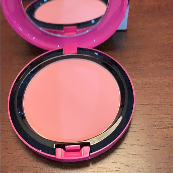 💖💖💖MAC HTF ALPHA GIRL BEAUTY POWDER NIB💖💖💖 - Picture 3 of 5